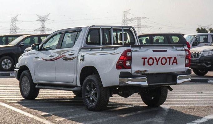 New Toyota Hilux VIII Facelift 2, 2.7 l, 2025 in Dubai by Najem Motors, White color. GCC Specs | AUTO.AE