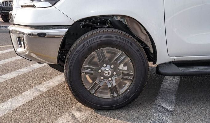 New Toyota Hilux VIII Facelift 2, 2.7 l, 2025 in Dubai by Najem Motors, White color. GCC Specs | AUTO.AE