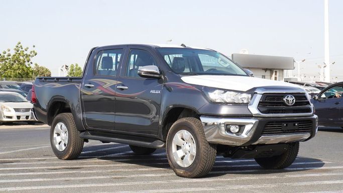 Новый Toyota Hilux VIII Рестайлинг, 2.4 л, 2025 в Дубае от Najem Motors Серый цвет. GCC | AUTO.AE