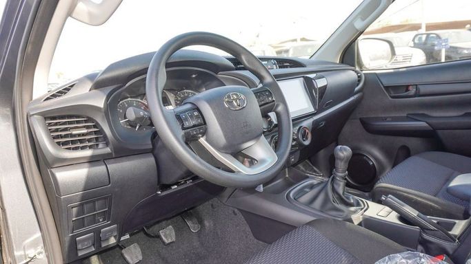 Новый Toyota Hilux VIII Рестайлинг, 2.4 л, 2025 в Дубае от Najem Motors Серый цвет. GCC | AUTO.AE