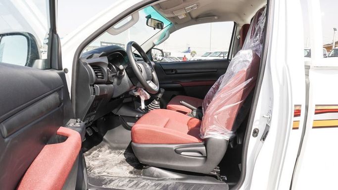 Новый Toyota Hilux Extra Cab VIII Рестайлинг, 2.8 л, 2025 в Дубае от Najem Motors Белый цвет. GCC | AUTO.AE