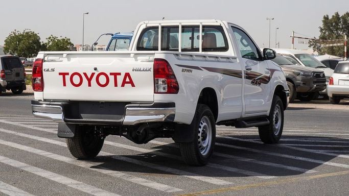 Новый Toyota Hilux Extra Cab VIII Рестайлинг, 2.8 л, 2025 в Дубае от Najem Motors Белый цвет. GCC | AUTO.AE