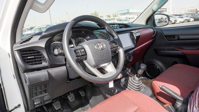 Новый Toyota Hilux Extra Cab VIII Рестайлинг, 2.8 л, 2025 в Дубае от Najem Motors Белый цвет. GCC | AUTO.AE