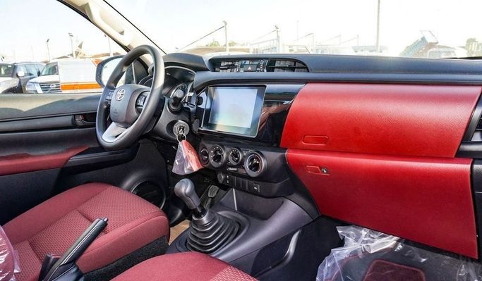 Новый Toyota Hilux Extra Cab VIII Рестайлинг, 2.4 л, 2025 в Дубае от Najem Motors Белый цвет. GCC | AUTO.AE