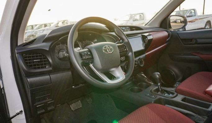 Новый Toyota Hilux VIII Рестайлинг, 2.7 л, 2025 в Дубае от Najem Motors Белый цвет. GCC | AUTO.AE