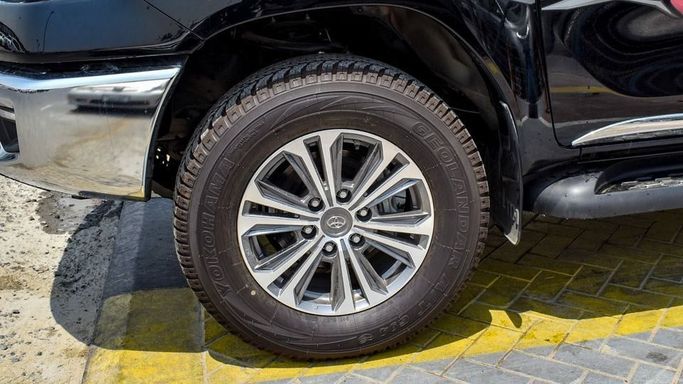 New Toyota Hilux VIII Facelift, 2.7 l, 2024 in Dubai by Najem Motors, Black color. GCC Specs | AUTO.AE