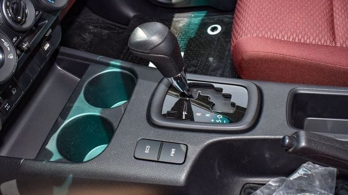 Новый Toyota Hilux VIII Рестайлинг, 2.4 л, 2024 в Дубае от Najem Motors Белый цвет. GCC | AUTO.AE