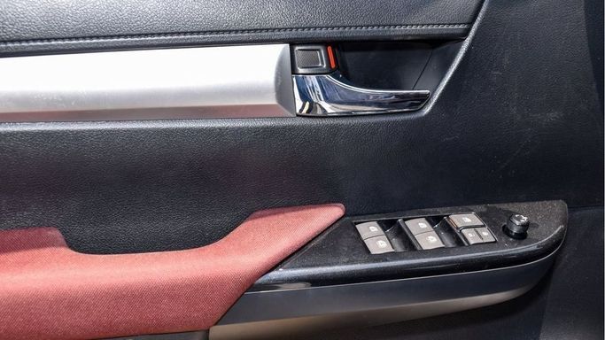 Новый Toyota Hilux VIII Рестайлинг, 4.0 л, 2024 в Дубае от Najem Motors Белый цвет. GCC | AUTO.AE