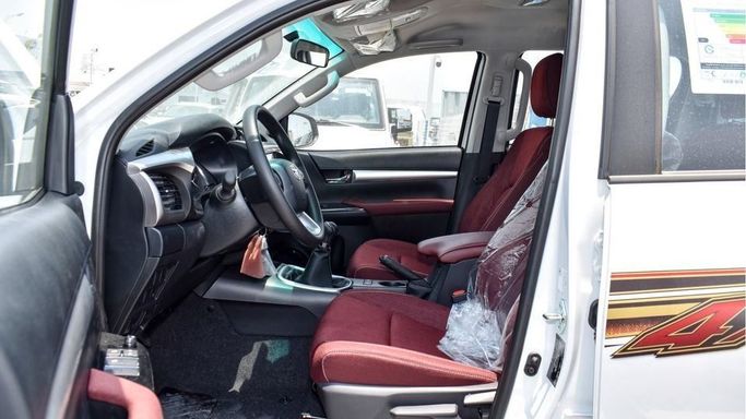 Новый Toyota Hilux VIII Рестайлинг, 2.7 л, 2024 в Дубае от Najem Motors Белый цвет. GCC | AUTO.AE