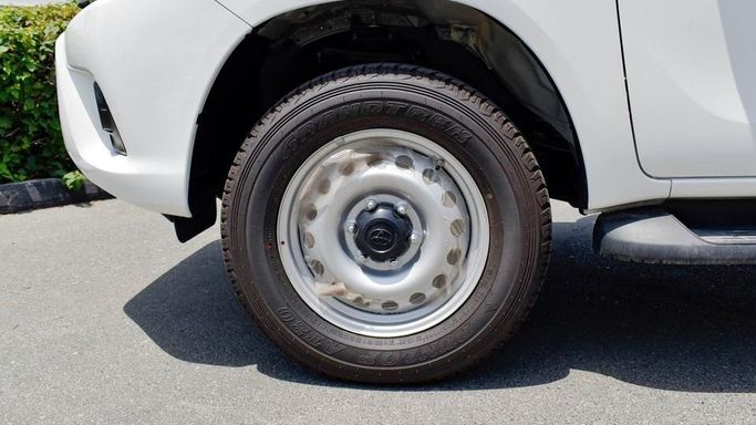 Новый Toyota Hilux Extra Cab VIII Рестайлинг, 2.8 л, 2024 в Дубае от Najem Motors Белый цвет. GCC | AUTO.AE