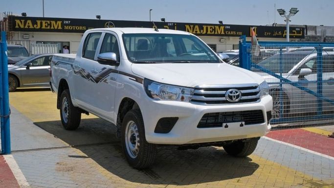 Новый Toyota Hilux VIII Рестайлинг, 2.4 л, 2024 в Дубае от Najem Motors Белый цвет. GCC | AUTO.AE