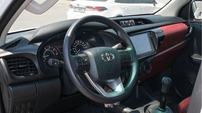 Новый Toyota Hilux VIII Рестайлинг, 2.4 л, 2024 в Дубае от Najem Motors Белый цвет. GCC | AUTO.AE