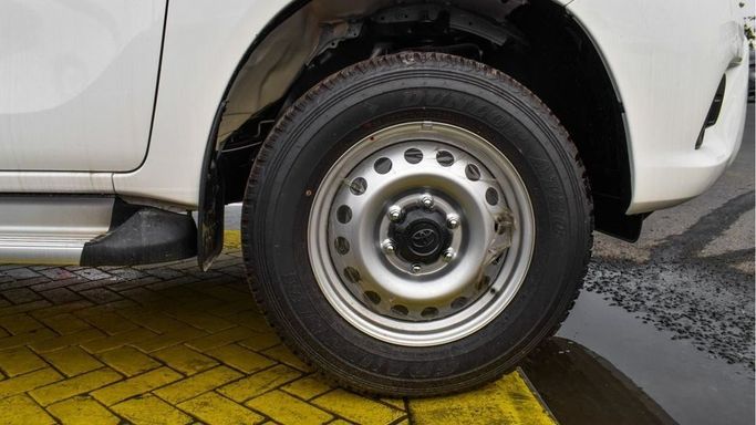 New Toyota Hilux VIII Facelift 2, 2.7 l, 2024 in Dubai by Najem Motors, White color. GCC Specs | AUTO.AE