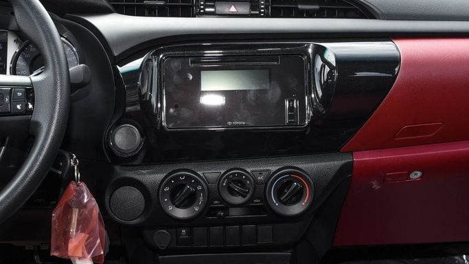 Новый Toyota Hilux VIII Рестайлинг, 2.7 л, 2024 в Дубае от Najem Motors Белый цвет. GCC | AUTO.AE