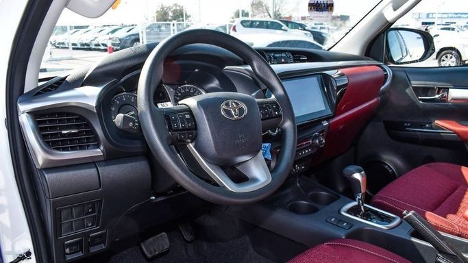 Новый Toyota Hilux VIII Рестайлинг, 2.7 л, 2024 в Дубае от Najem Motors Белый цвет. GCC | AUTO.AE