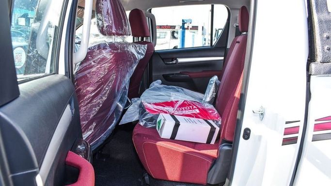 Новый Toyota Hilux VIII Рестайлинг, 2.7 л, 2024 в Дубае от Najem Motors Белый цвет. GCC | AUTO.AE