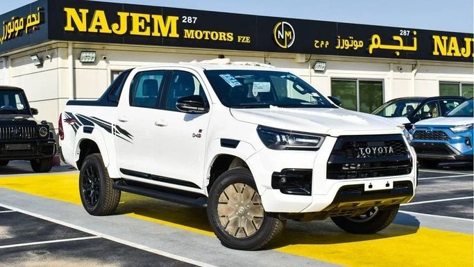 Новый Toyota Hilux VIII Рестайлинг, 2.8 л, 2023 в Дубае от Najem Motors Белый цвет. GCC | AUTO.AE