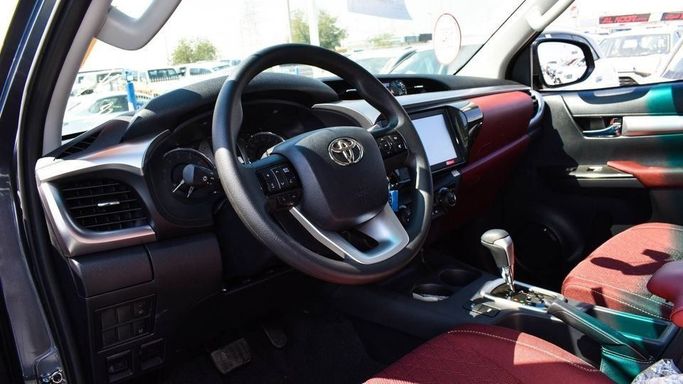 Новый Toyota Hilux VIII Рестайлинг, 2.7 л, 2023 в Дубае от Najem Motors Черный цвет. GCC | AUTO.AE