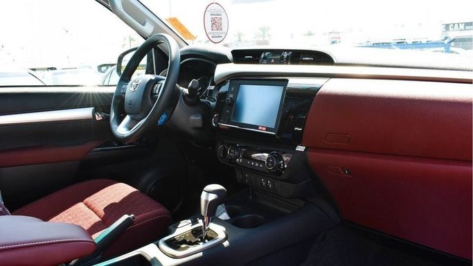 Новый Toyota Hilux VIII Рестайлинг, 2.7 л, 2023 в Дубае от Najem Motors Черный цвет. GCC | AUTO.AE