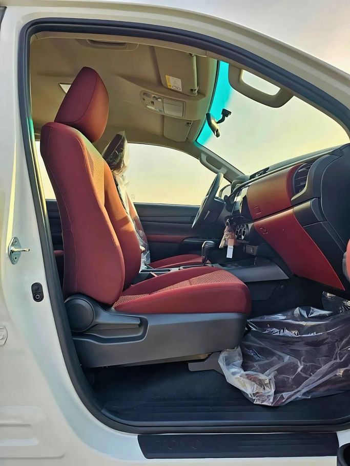 New Toyota Hilux VIII Facelift 2, 2.7 l, 2025 in Dubai by SK Motors, White color. GCC Specs | AUTO.AE