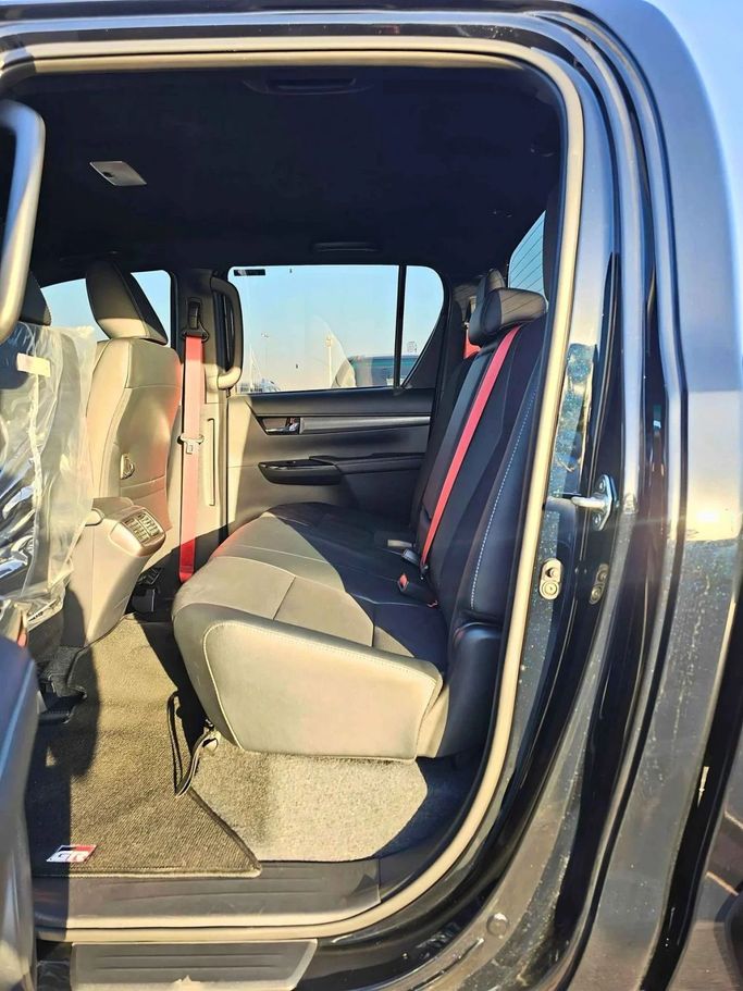 Новый Toyota Hilux VIII Рестайлинг 2, 2.8 л, 2024 в Дубае от SK Motors Черный цвет. GCC | AUTO.AE