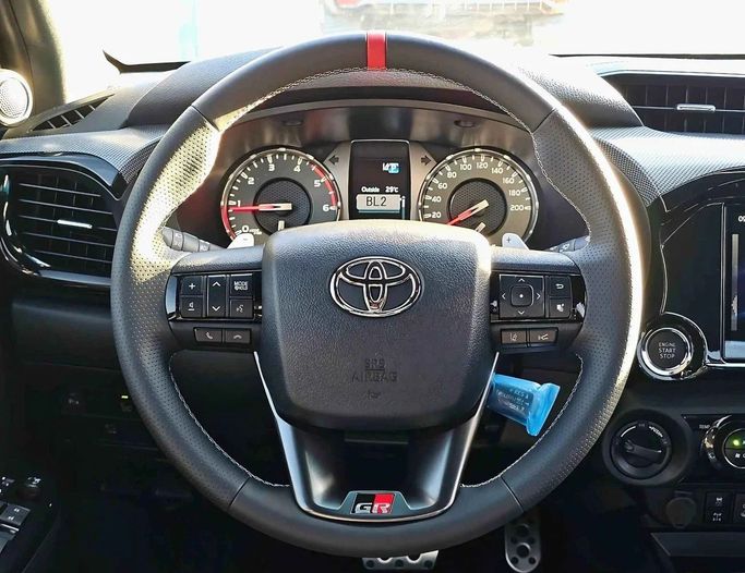 Новый Toyota Hilux VIII Рестайлинг 2, 2.8 л, 2024 в Дубае от SK Motors Черный цвет. GCC | AUTO.AE