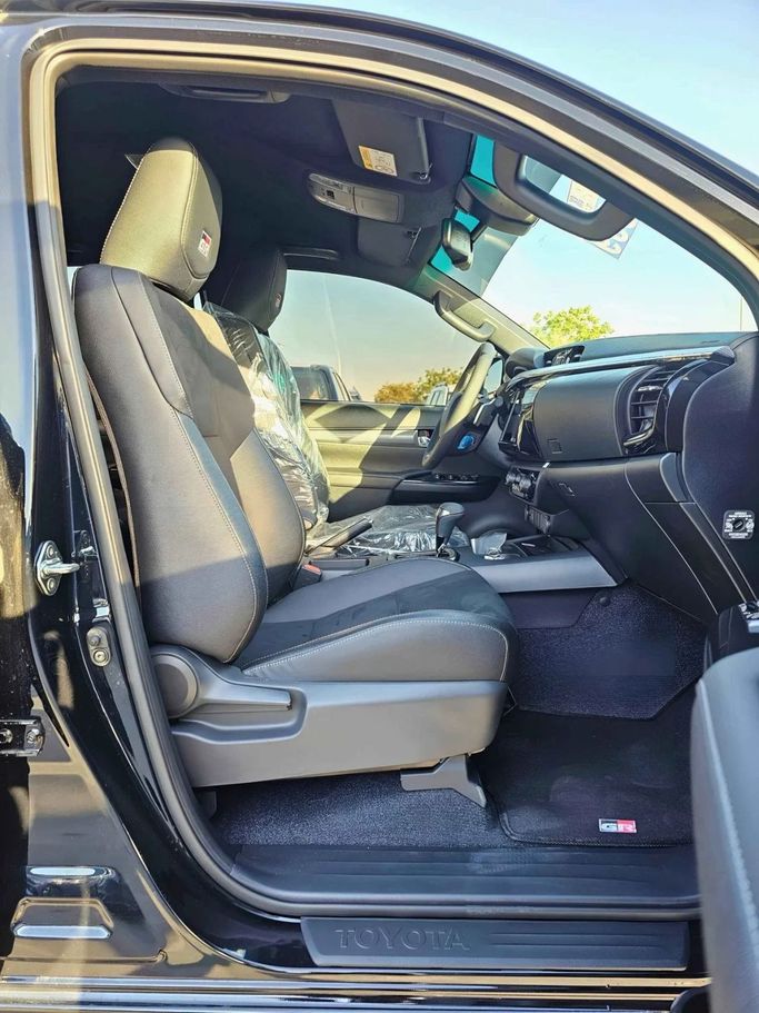 Новый Toyota Hilux VIII Рестайлинг 2, 2.8 л, 2024 в Дубае от SK Motors Черный цвет. GCC | AUTO.AE