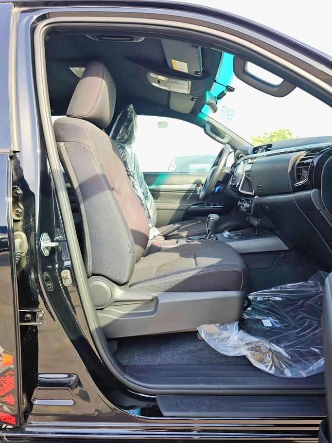 Новый Toyota Hilux VIII Рестайлинг, 4.0 л, 2025 в Дубае от SK Motors Черный цвет. GCC | AUTO.AE