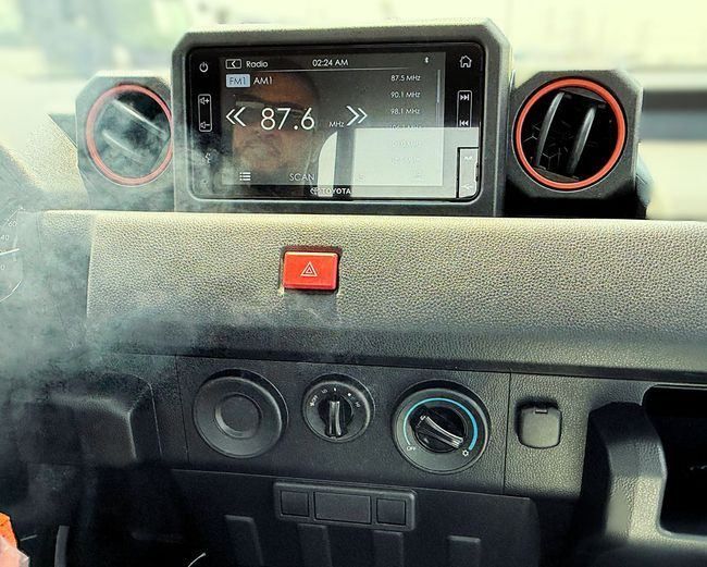 Новый Toyota Hilux Extra Cab VIII Рестайлинг, 2.8 л, 2025 в Дубае от Soltan Auto Черный цвет. Other | AUTO.AE