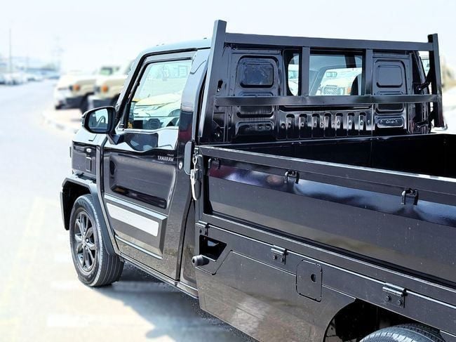 Новый Toyota Hilux Extra Cab VIII Рестайлинг, 2.8 л, 2025 в Дубае от Soltan Auto Черный цвет. Other | AUTO.AE