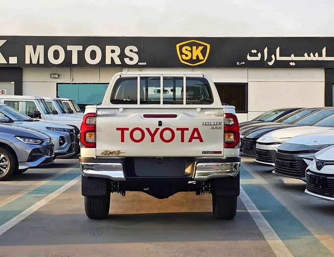 Новый Toyota Hilux VIII Рестайлинг, 2.4 л, 2025 в Дубае от SK Motors Белый цвет. GCC | AUTO.AE