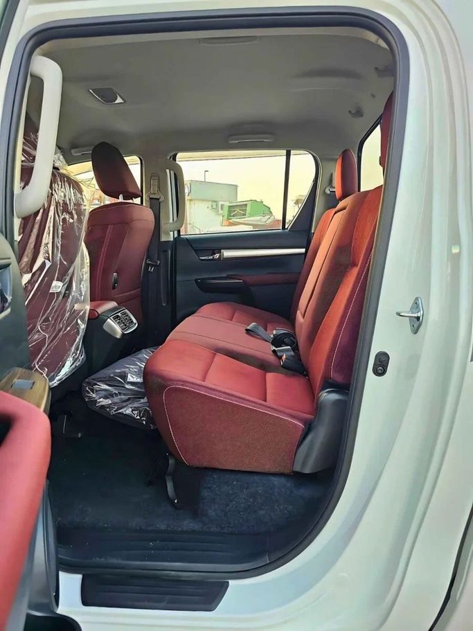 Новый Toyota Hilux VIII Рестайлинг, 2.8 л, 2024 в Дубае от SK Motors Белый цвет. Other | AUTO.AE