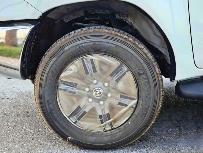 Новый Toyota Hilux VIII Рестайлинг, 2.8 л, 2024 в Дубае от SK Motors Белый цвет. Other | AUTO.AE