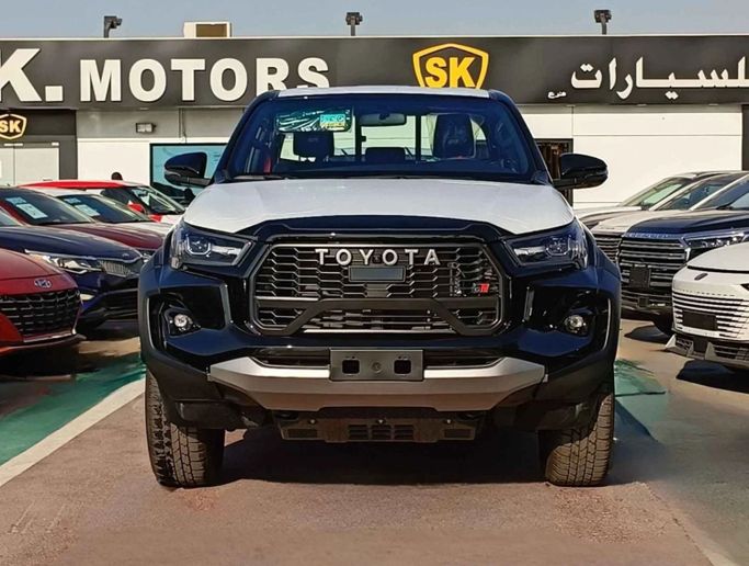 Новый Toyota Hilux VIII Рестайлинг, 4.0 л, 2024 в Дубае от SK Motors Черный цвет. Other | AUTO.AE