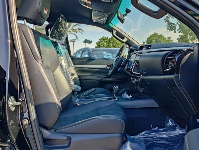 Новый Toyota Hilux VIII Рестайлинг, 4.0 л, 2024 в Дубае от SK Motors Черный цвет. Other | AUTO.AE