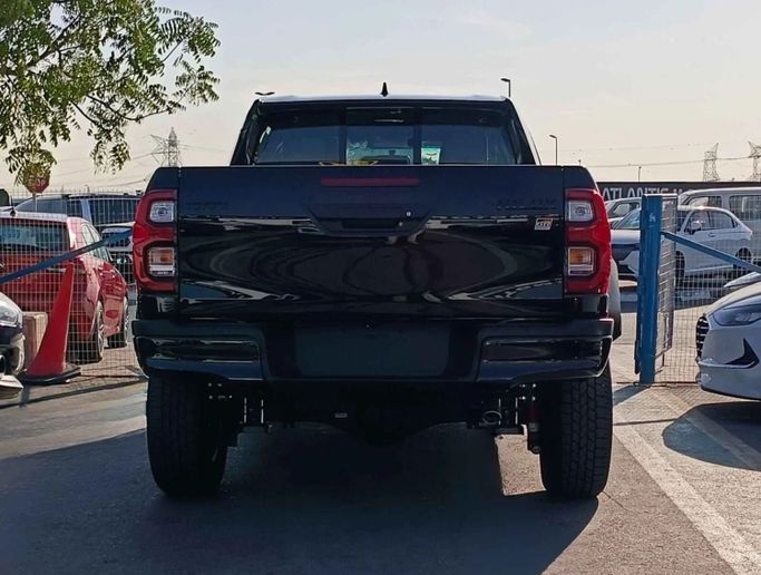 Новый Toyota Hilux VIII Рестайлинг, 4.0 л, 2024 в Дубае от SK Motors Черный цвет. Other | AUTO.AE