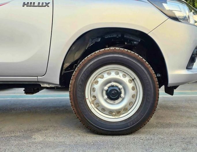 Новый Toyota Hilux VIII Рестайлинг, 2.4 л, 2025 в Дубае от SK Motors Белый цвет. Other | AUTO.AE