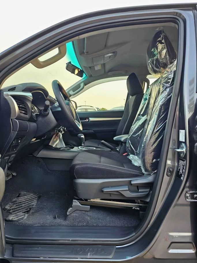 Новый Toyota Hilux VIII Рестайлинг, 2.4 л, 2025 в Дубае от SK Motors Серый цвет. Other | AUTO.AE