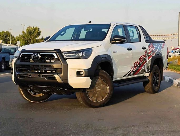 Новый Toyota Hilux VIII Рестайлинг 2, 2.8 л, 2024 в Дубае от SK Motors Белый цвет. Other | AUTO.AE