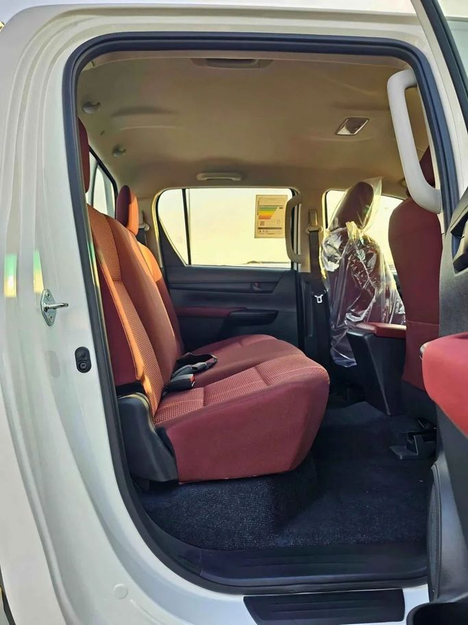 Новый Toyota Hilux VIII Рестайлинг, 2.4 л, 2025 в Дубае от SK Motors Белый цвет. Other | AUTO.AE
