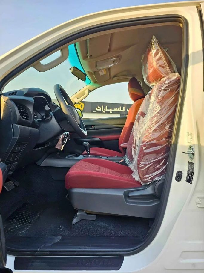Новый Toyota Hilux VIII Рестайлинг, 2.4 л, 2025 в Дубае от SK Motors Белый цвет. Other | AUTO.AE