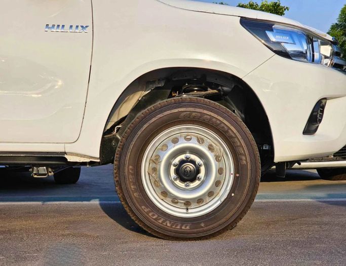 Новый Toyota Hilux VIII Рестайлинг, 2.4 л, 2025 в Дубае от SK Motors Белый цвет. Other | AUTO.AE