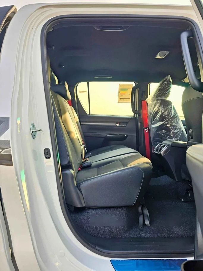 Новый Toyota Hilux VIII Рестайлинг, 4.0 л, 2024 в Дубае от SK Motors Белый цвет. Other | AUTO.AE