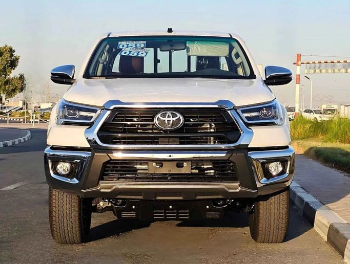 New Toyota Hilux VIII Facelift, 2.7 l, 2025 in Dubai by SK Motors, White color. Other | AUTO.AE