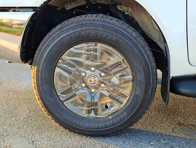 New Toyota Hilux VIII Facelift, 2.7 l, 2025 in Dubai by SK Motors, White color. Other | AUTO.AE