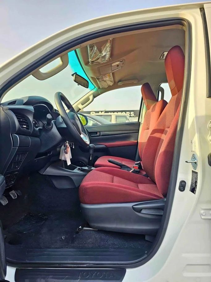 Новый Toyota Hilux VIII Рестайлинг, 2.4 л, 2025 в Дубае от SK Motors Белый цвет. Other | AUTO.AE