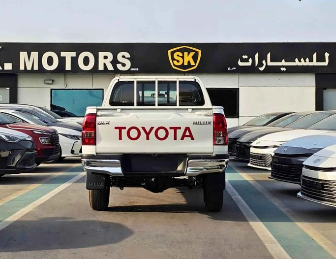Новый Toyota Hilux VIII Рестайлинг, 2.4 л, 2025 в Дубае от SK Motors Белый цвет. Other | AUTO.AE