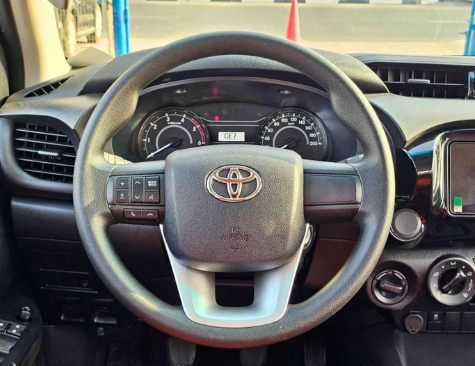 Новый Toyota Hilux VIII Рестайлинг, 2.4 л, 2025 в Дубае от SK Motors Белый цвет. Other | AUTO.AE