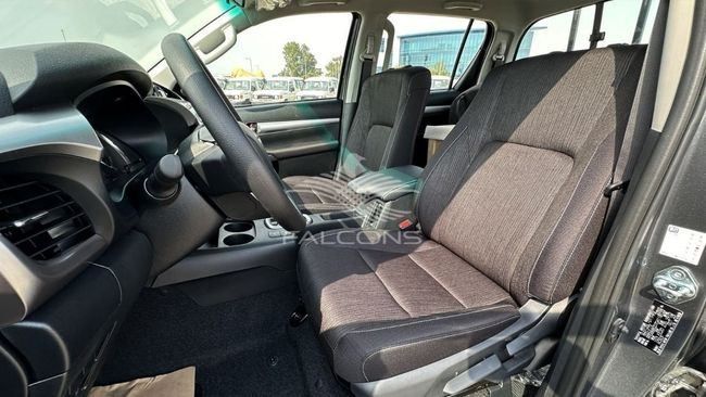 Новый Toyota Hilux VIII Рестайлинг 2, 2.8 л, 2024 в Дубае от Falcons GT Motors FZCO Серый цвет. Европейская | AUTO.AE