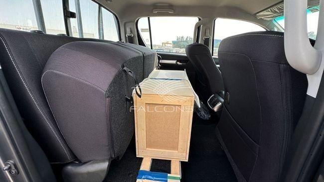 Новый Toyota Hilux VIII Рестайлинг 2, 2.8 л, 2024 в Дубае от Falcons GT Motors FZCO Серый цвет. Европейская | AUTO.AE